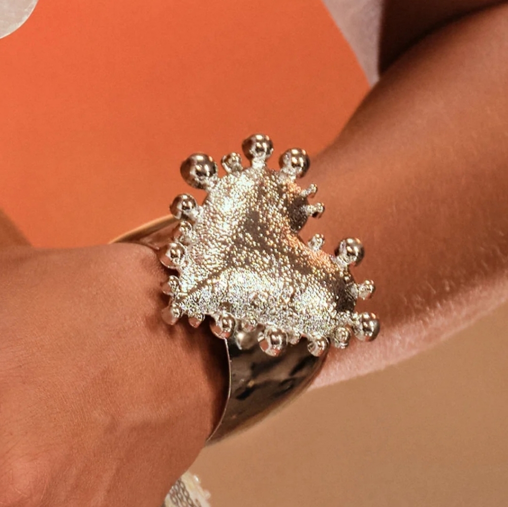 NWT Mew Mews Large Abstract Heart Metal Cuff Bracelet - Picture 2 of 6